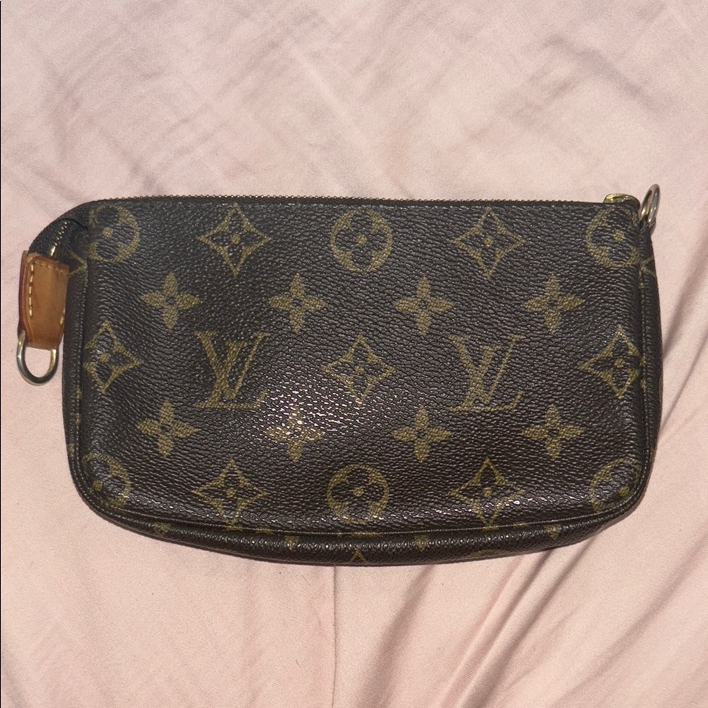 Louis Vuitton Mini Pochette Monogram